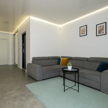 W Sam Las by Klif Ustka - Apartament na Parterze z Tarasem, Widokiem na Las i Parkingiem-3