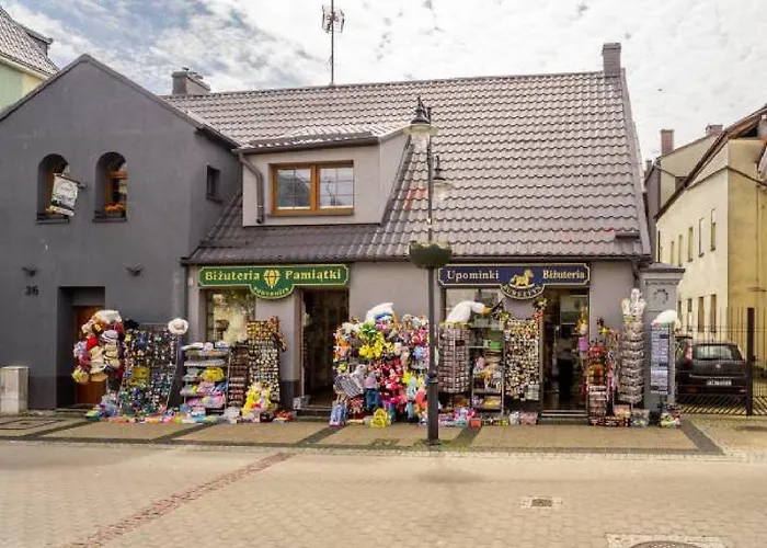 U Ewy! Pokoje gościnne z darmowym parkingiem! Duże ogrodzone podwórko! Centrum Ustki! Blisko Plaży! Ustka