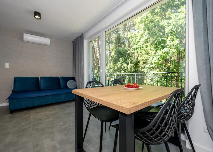 Apartamenty w sam las by KLIF Ustka - apartament dwupoziomy z klimatyzacją, balkonem i widokiem na las