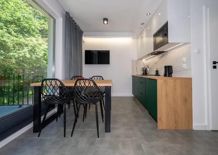 Apartamenty w sam las by KLIF Ustka - apartament dwupoziomy z klimatyzacją, balkonem i widokiem na las